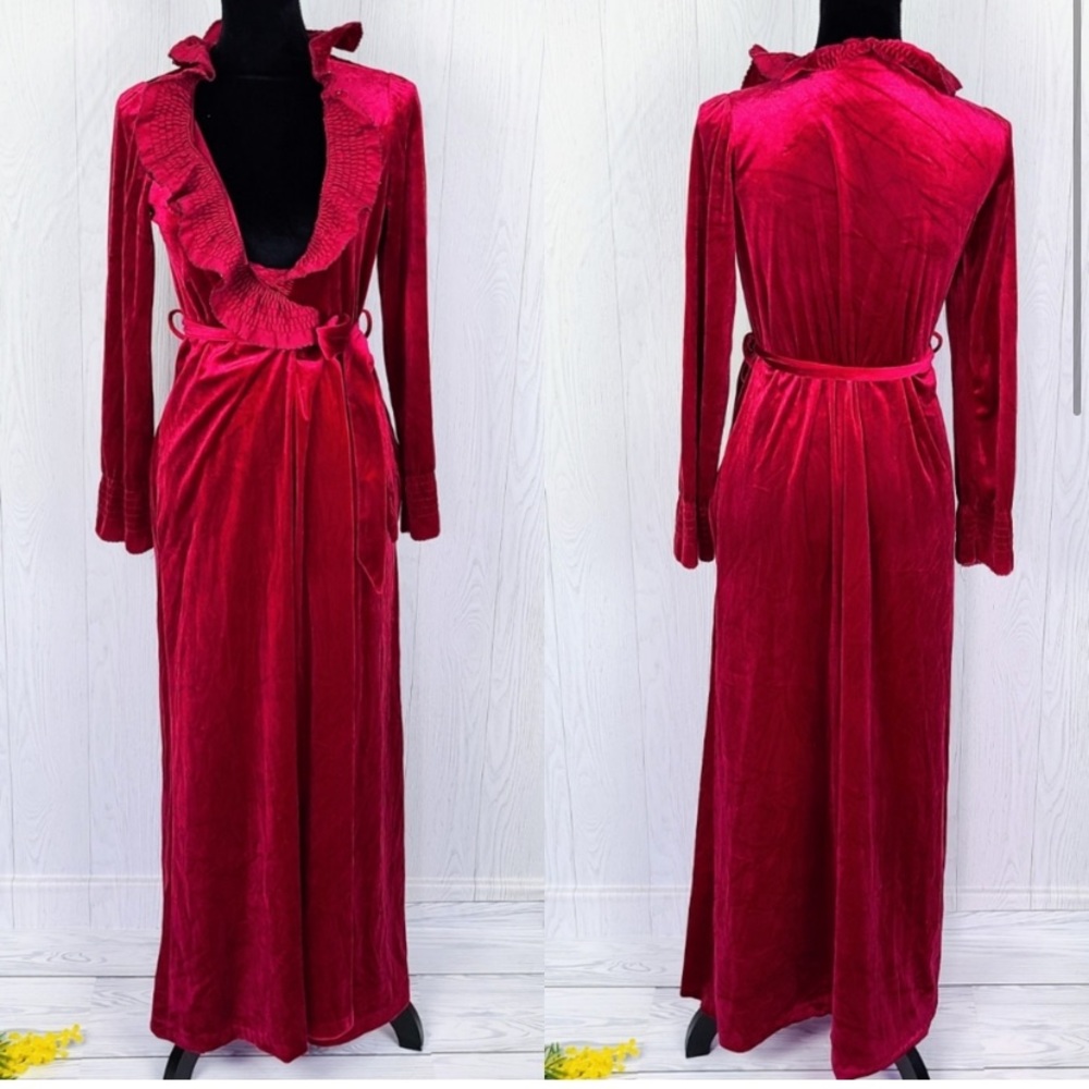 VINTAGE MISS ELAINE ROBE
